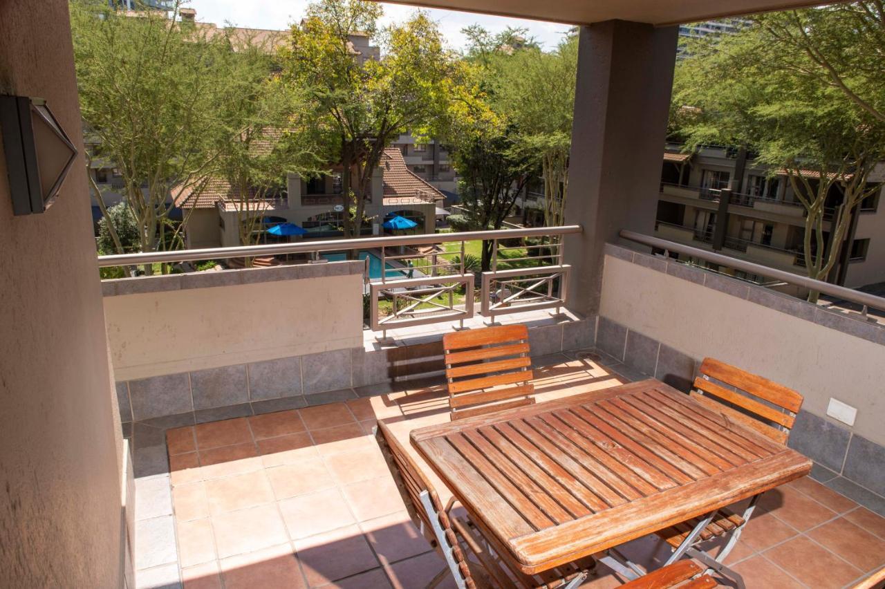 Grayston Exec Apartments Johannesburg Exterior photo